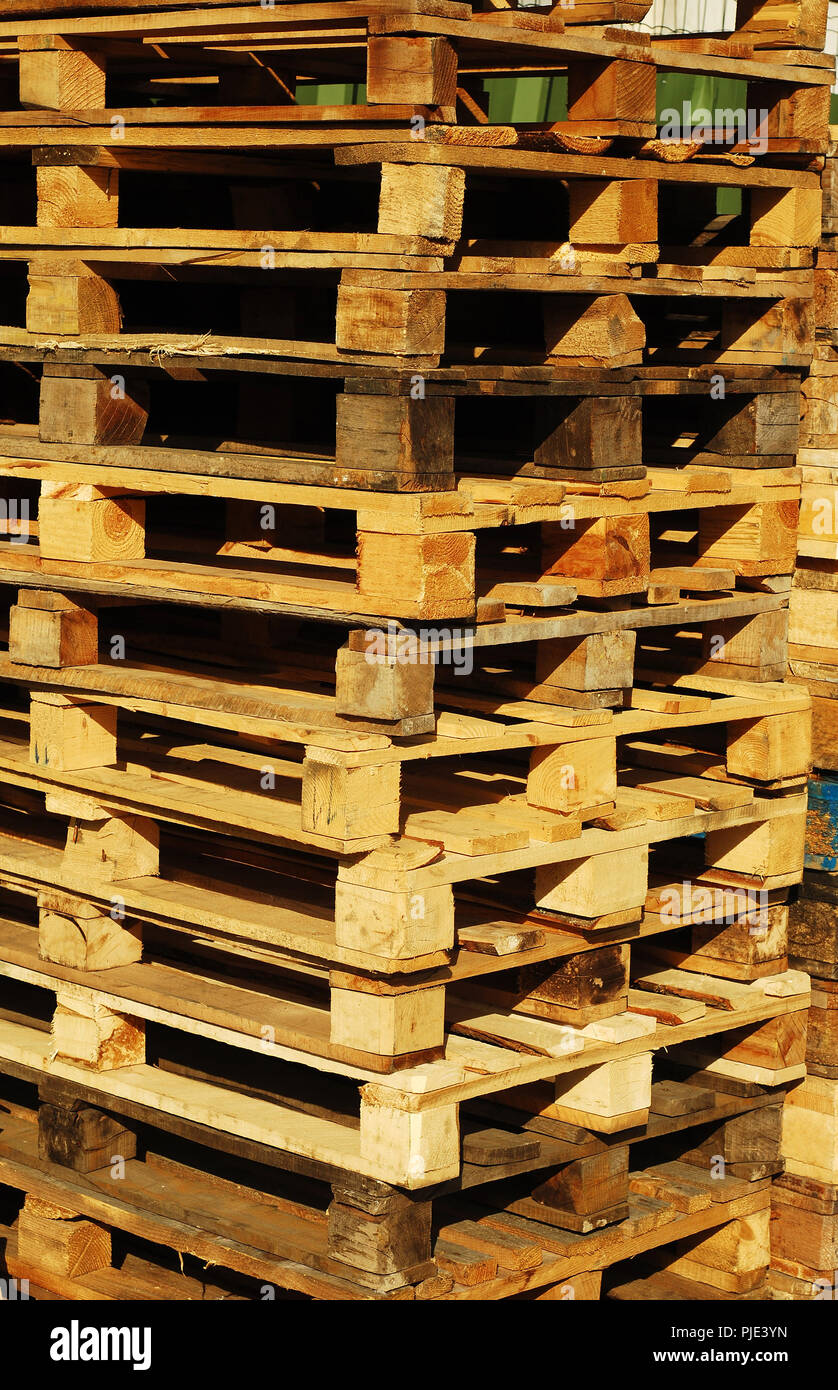 Pallets in logistic hi-res stock photography and images - Alamy