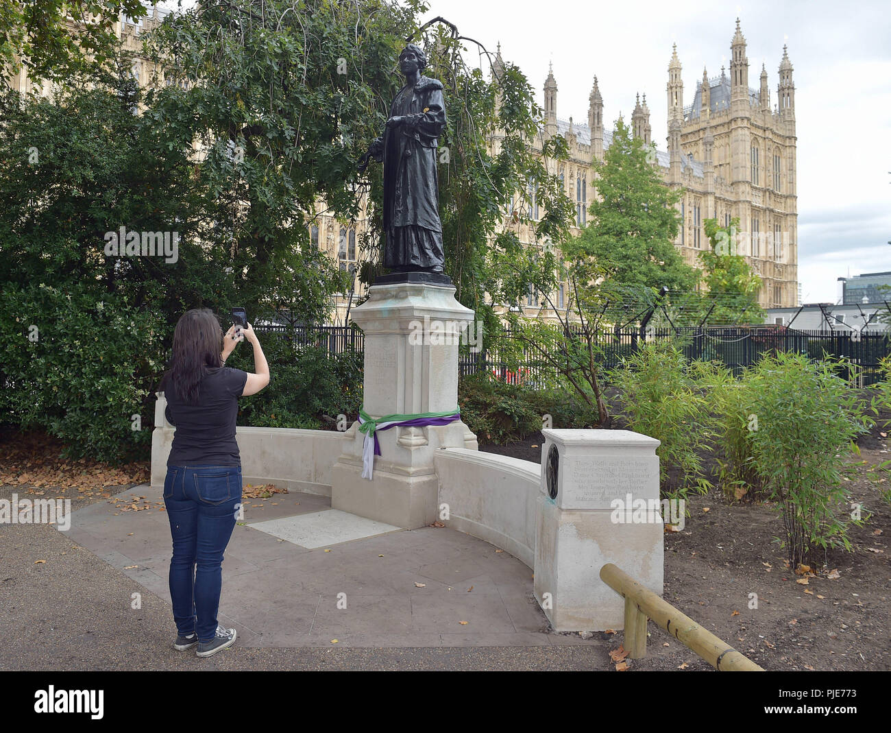 Picture statue suffragette leader emmeline pankhurst hi-res stock ...