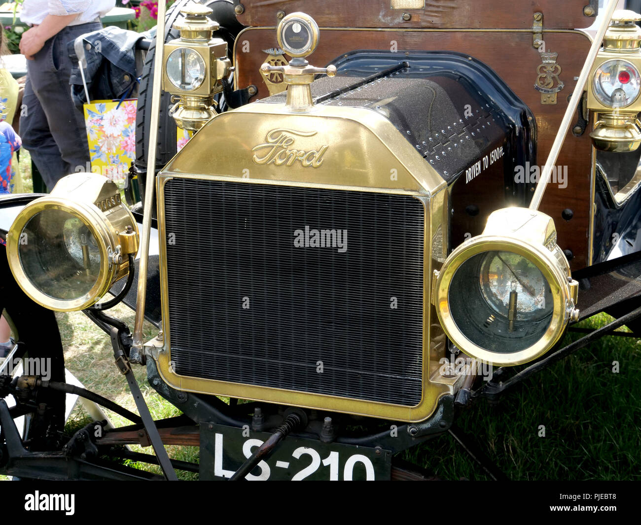 Headlights and grill of a 1911 - type Ford model T at the bucks County