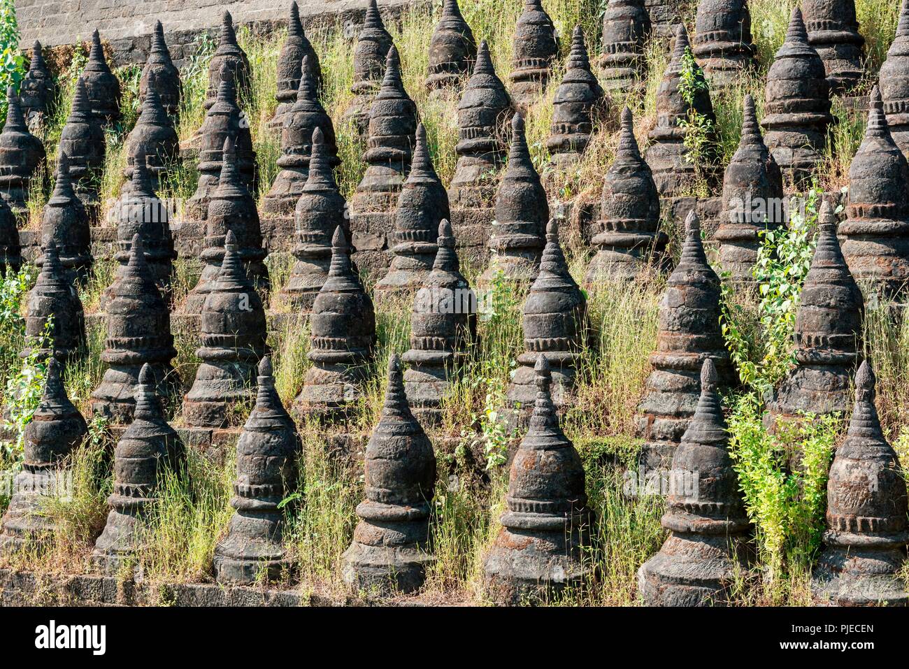Koe Thaung Pagoda, Mrauk U, Myanmar Stock Photo