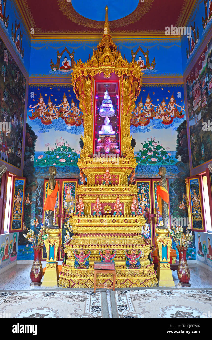 Splendidly formed interior of the temple Wat Khao Rang, Phuket, Thailand, Prachtvoll gestalteter Innenraum des Tempel Wat Khao Rang Stock Photo