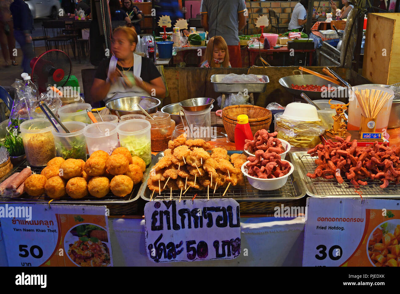 State with dishes typical for country, Chillva market, Phuket, Thailand, Stand mit landestypischen Speisen,  Chillva Markt Stock Photo