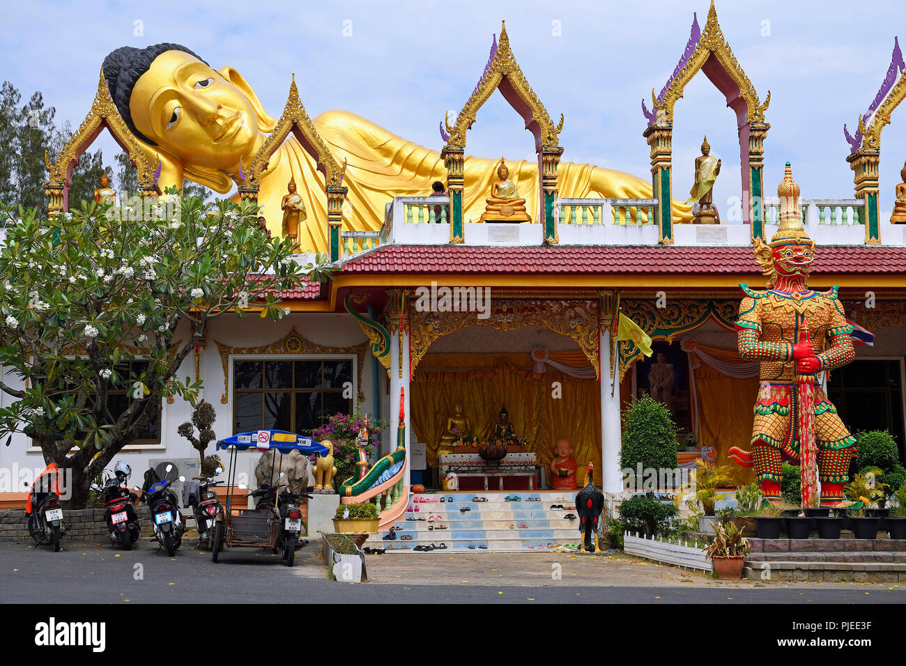Recumbent golden Buddha in the temple Wat Sri Sunthon, Phuket, Thailand, Liegender goldener Buddha im Tempel Wat Sri Sunthon Stock Photo