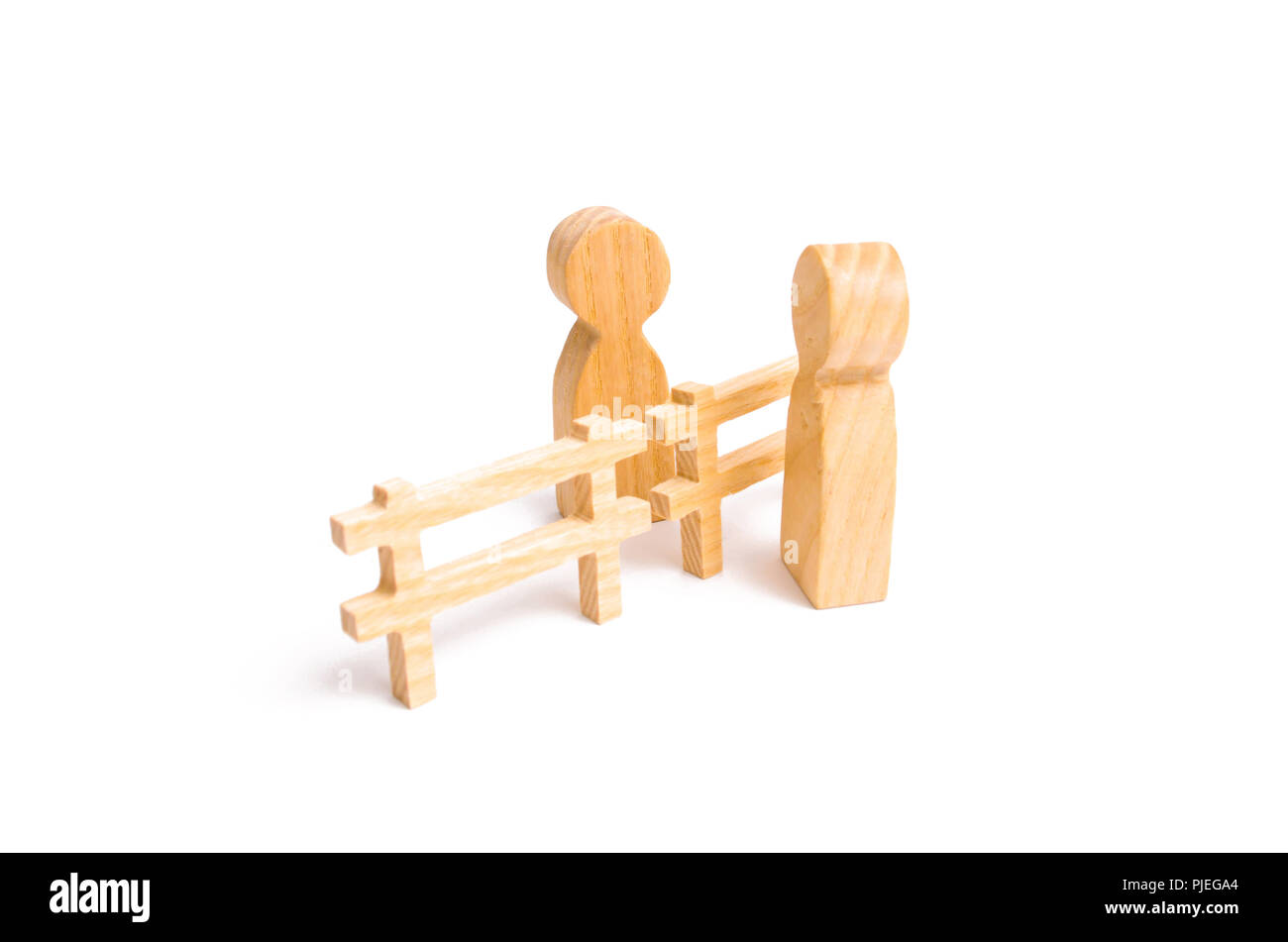 A wooden red chart arrow down divides the two people discussing the case. Termination and breakdown of relations, breaking ties. Contract break, confl Stock Photo