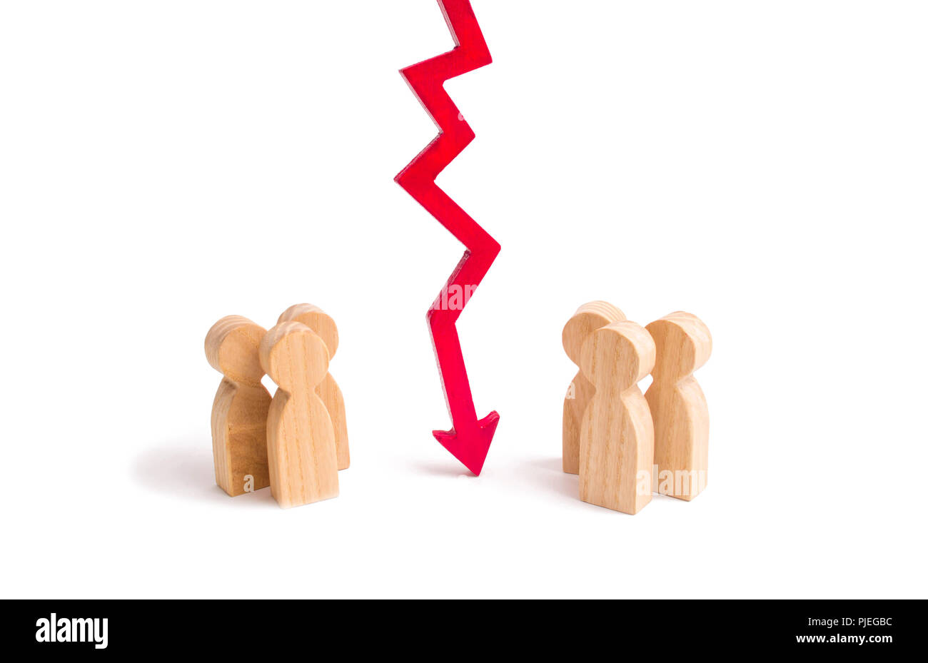 A wooden red chart arrow down divides the two groups discussing the case. Termination and breakdown of relations, breaking ties. Contract break, confl Stock Photo