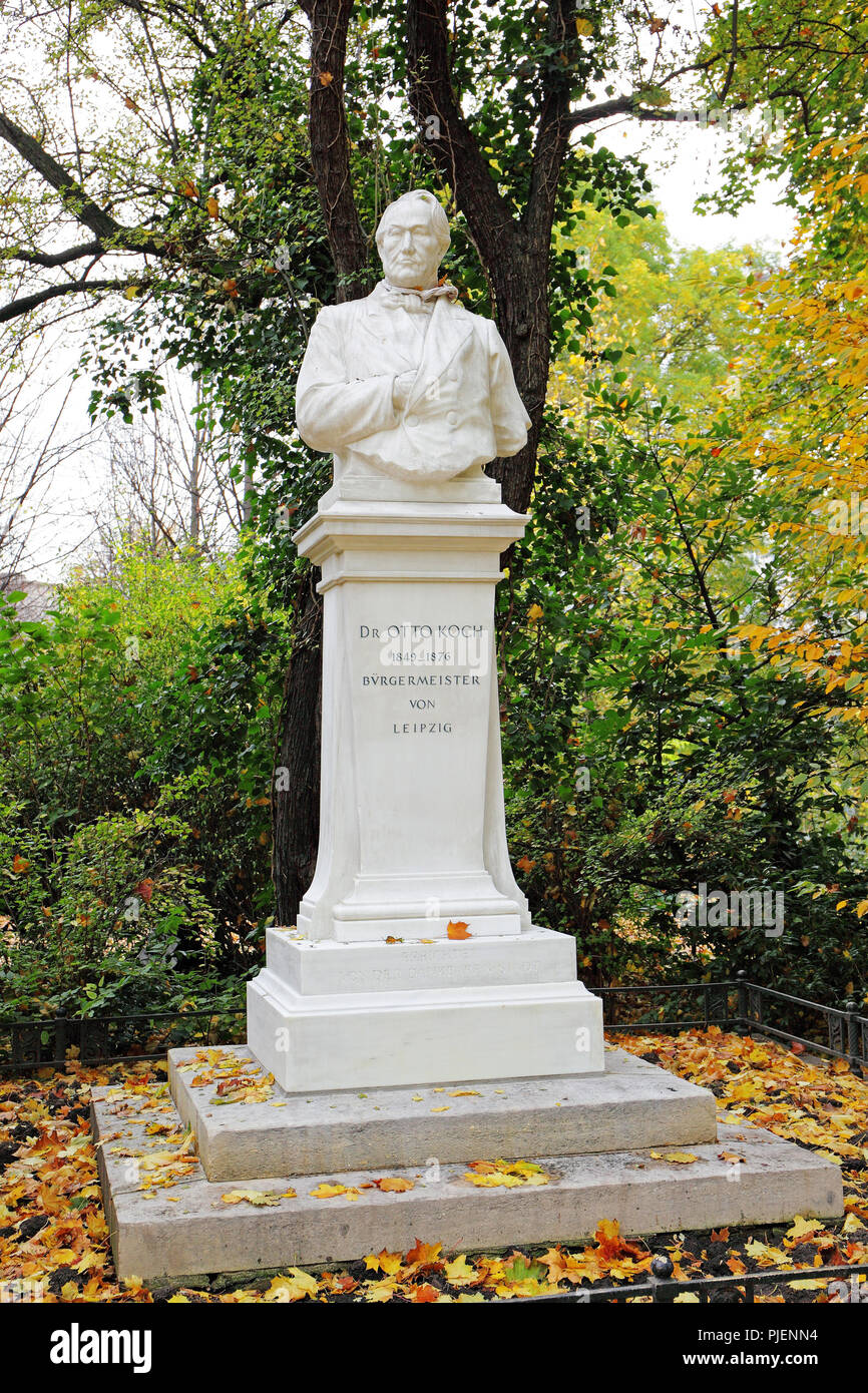 Statue of Dr. Otto Koch, former mayor (1849 - 1876) from Leipzig, Saxony,  Germany, Statue von Dr Otto Koch, Ehemaliger Bürgermeister(1849 - 1876) von  Stock Photo - Alamy
