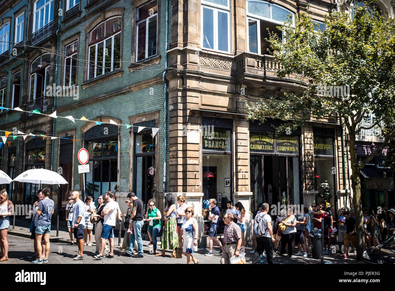 Outside A Vida Portuguesa, a beautiful store selling Portuguese products, Clérigos, Porto, Portugal. Stock Photo