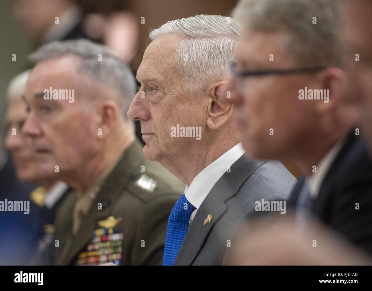 U s marine corps gen james n mattis hi-res stock photography and images ...