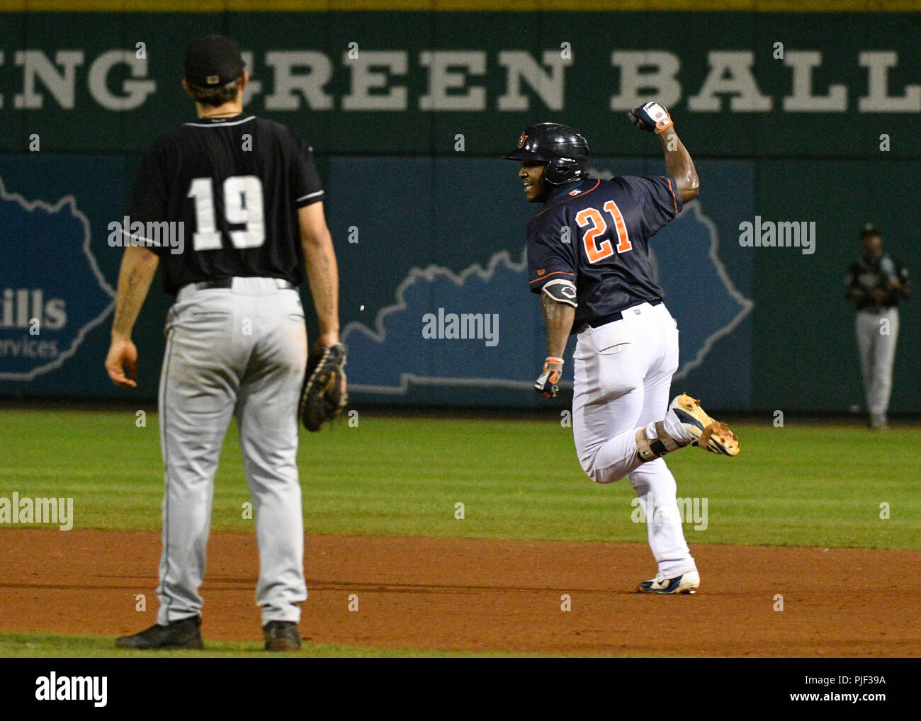 The Second Round. 6th Sep, 2018. USA Bowling Green Hot Rods left fielder Moises Gomez (21) holds up his fist are hitting a two run HR to go up 2-1 during a Mid West League series between the Lansing Lugnuts and the Bowling Green Hot Rods in Bowling Green, KY st Bowling Green Ballpark. Hot Rods sweep Lugnuts and advance to the second round. (Mandatory Photo Credit: Steve Roberts/CSM) Credit: csm/Alamy Live News Stock Photo