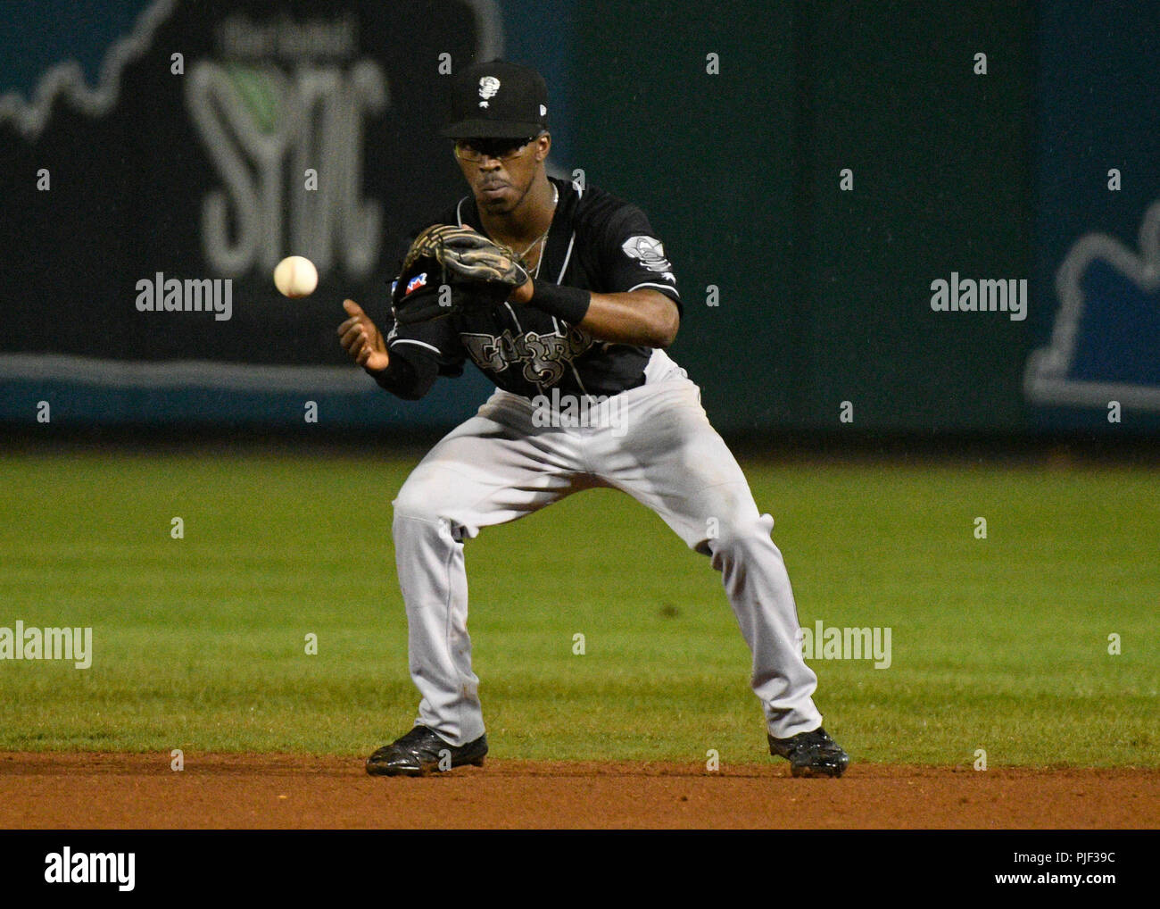 The Second Round. 6th Sep, 2018. USA Lansing Lugnuts second baseman Samad Taylor (1) fields a ground ball during a Mid West League series between the Lansing Lugnuts and the Bowling Green Hot Rods in Bowling Green, KY st Bowling Green Ballpark. Hot Rods sweep Lugnuts and advance to the second round. (Mandatory Photo Credit: Steve Roberts/CSM) Credit: csm/Alamy Live News Stock Photo