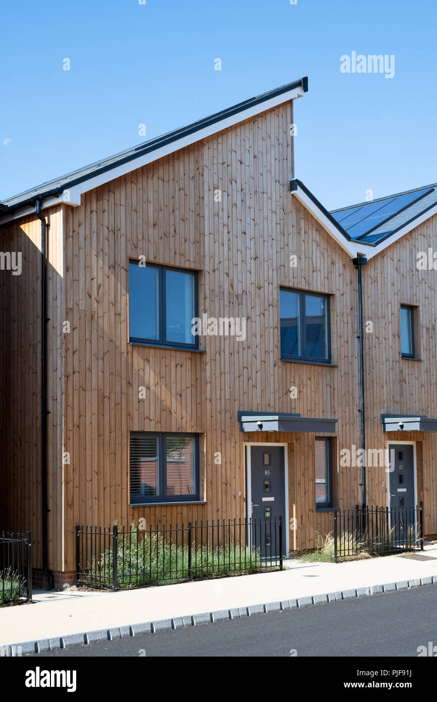 Contemporary sustainable living. Elmsbrook Eco Town houses in North West Bicester, Oxfordshire, England Stock Photo