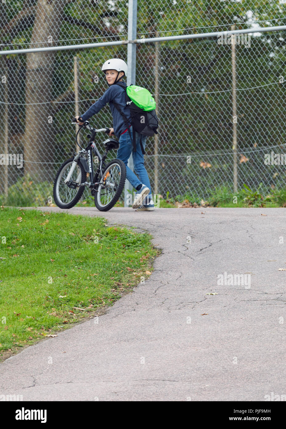 helmet for 10 year old boy
