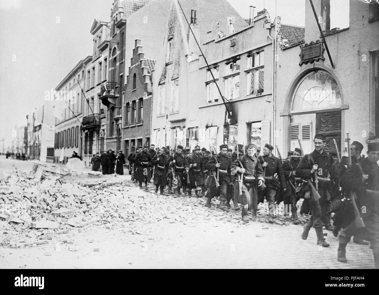 Belgians enter Dendermonde or Termonde, Belgium during WWI, Belgian troops during World War I Stock Photo