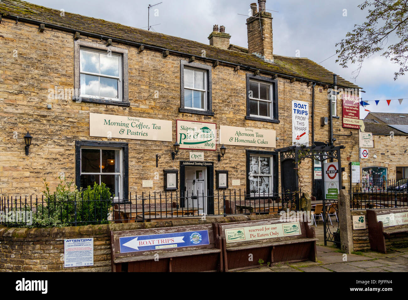 Yorkshire pie and mash hires stock photography and images Alamy