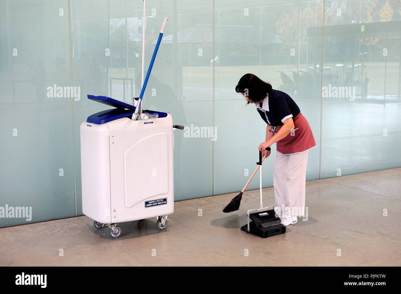 Japan Cleaning High Resolution Stock Photography And Images Alamy