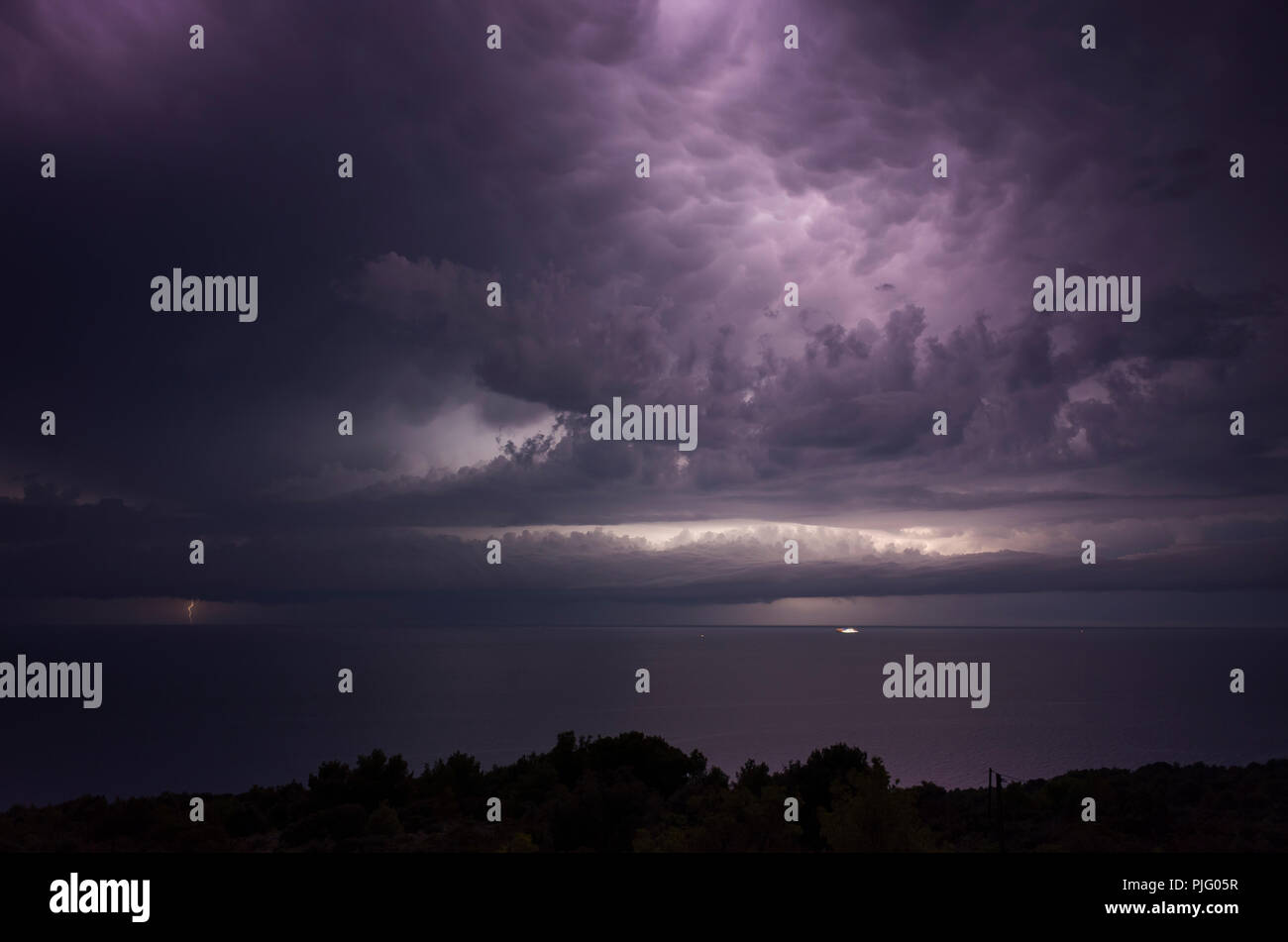 Flashes light in dark clouds hi-res stock photography and images - Alamy