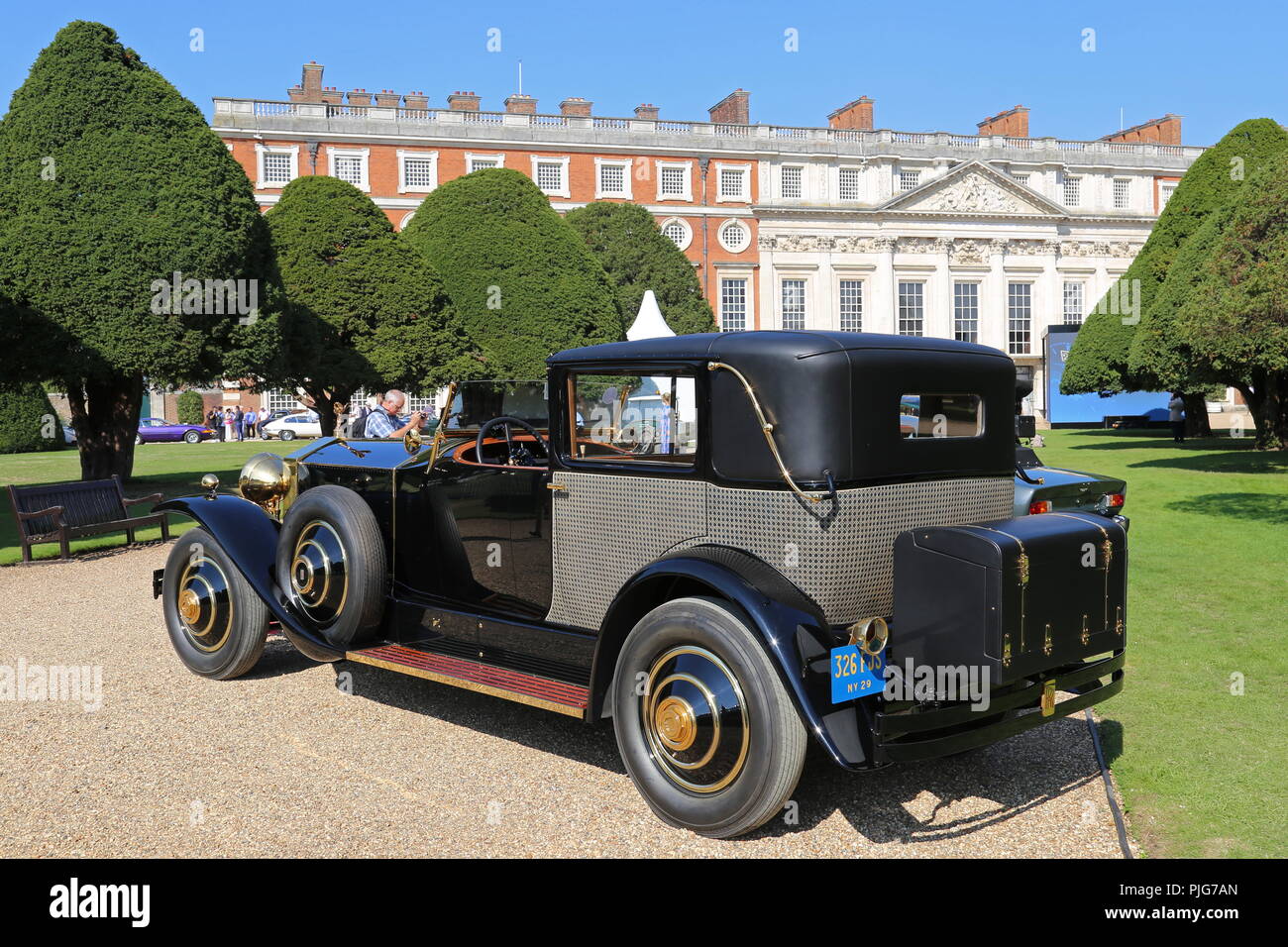 Rolls-Royce Phantom 1 Coupé Chauffeur (1929), Concours of Elegance 2018, 2  September 2018. Hampton Court Palace, London, UK, Europe Stock Photo - Alamy