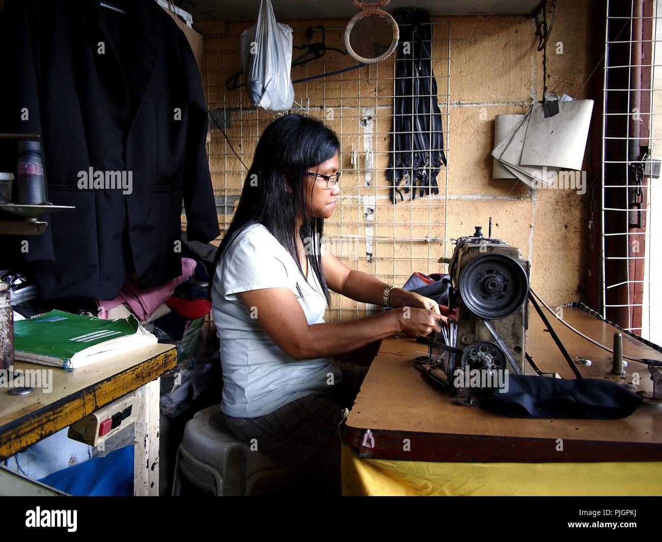 Needle Maker High Resolution Stock Photography and Images Alamy