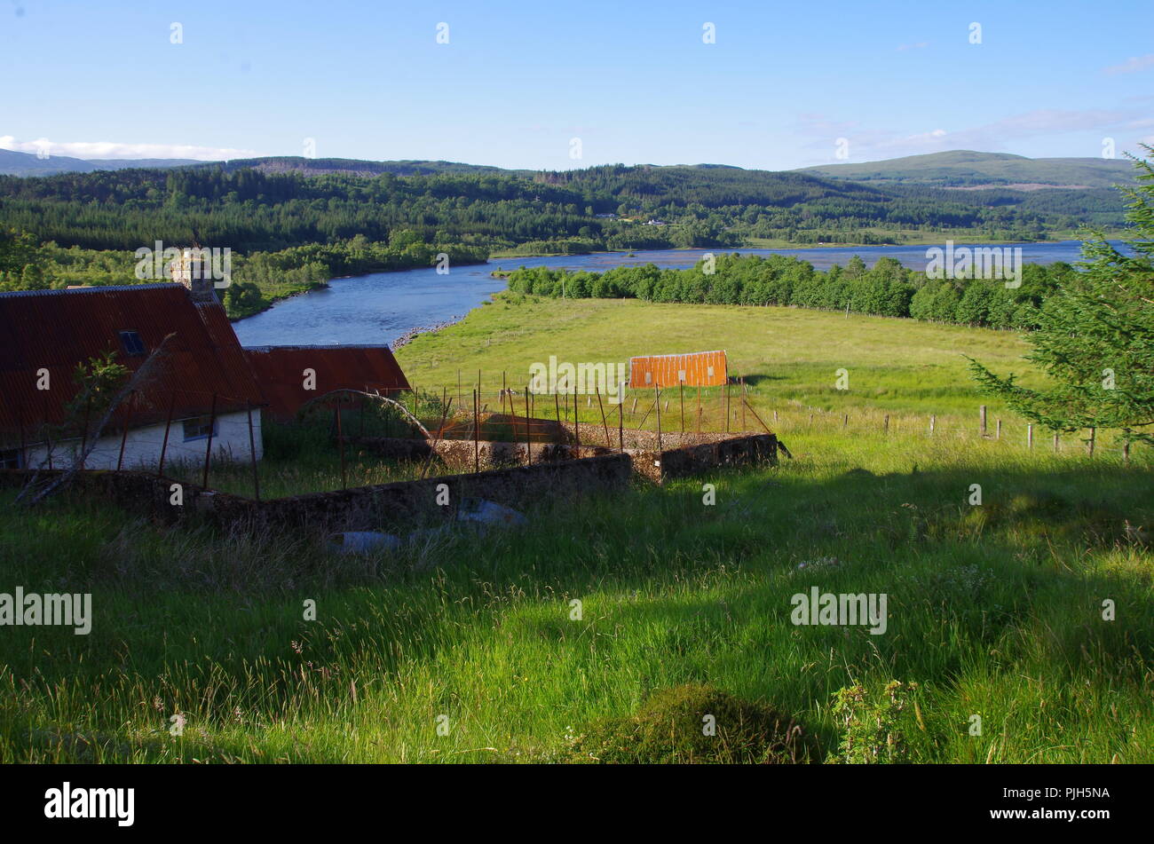 Inchlaggan forest bothy or abandoned croft. John o' groats (Duncansby ...