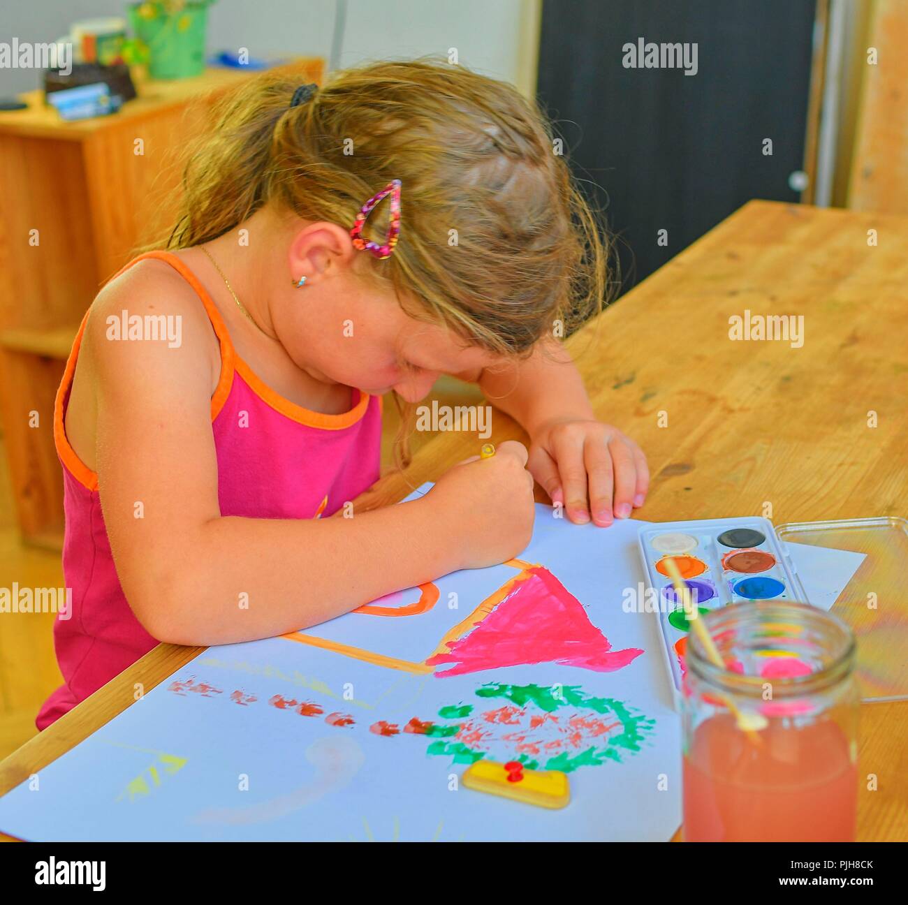 Cute Little Girl Painting Picture Of House Cute Girl Painting