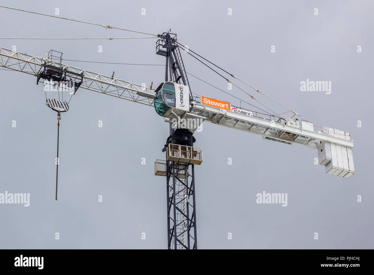 Counter balance cranes hires stock photography and images Alamy
