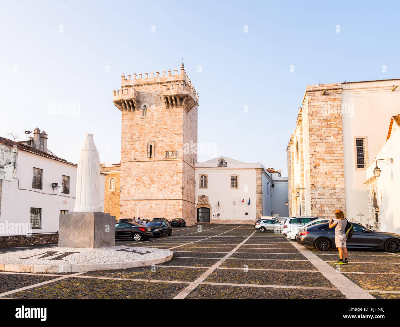 ESTREMOZ, PORTUGAL – AUGUST 23, 2018: Estremoz Castle (Castelo da Rainha Santa Isabel) with Tres Coroas (Three Crowns) marble tower, at sunset. Stock Photo