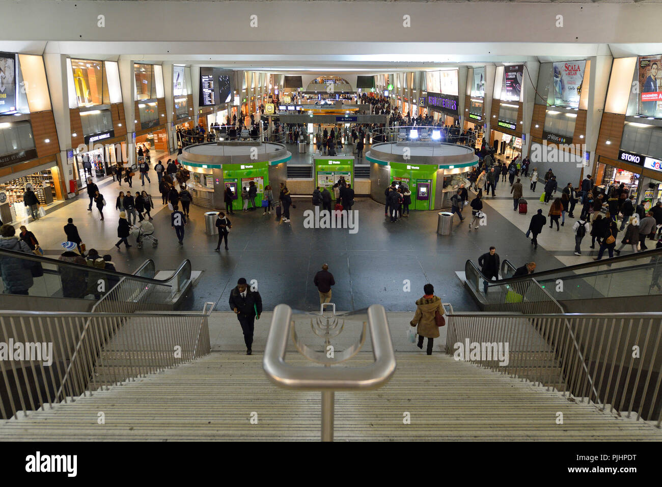 Paris shopping mall hi-res stock photography and images - Alamy