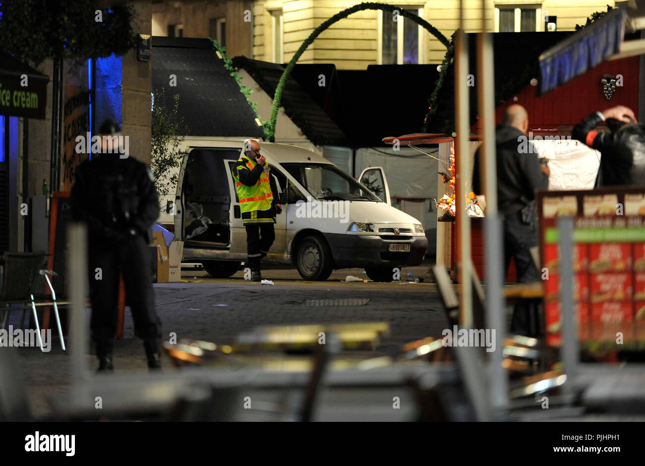 France, Nantes city, a car crashed into the crowd at the Christmas market,  police and firemen in action, help on site and investigation Stock Photo -  Alamy