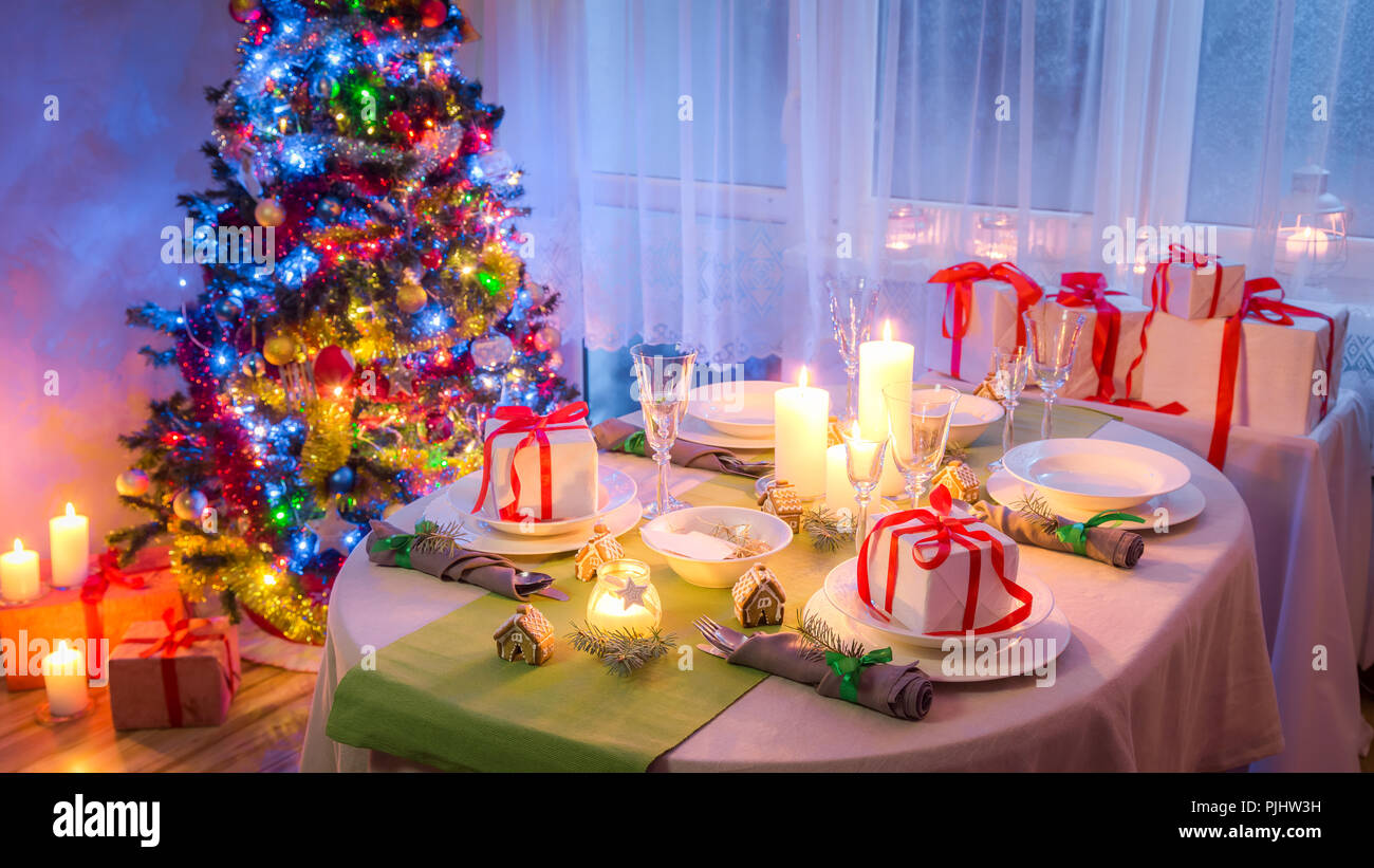 Stunning Christmas table setting with candles and gingerbread Stock ...