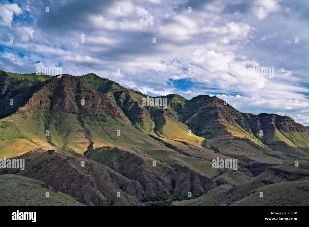 The dirt road to Dug Bar ends on the Oregon side of the Snake River and offers spectacular views