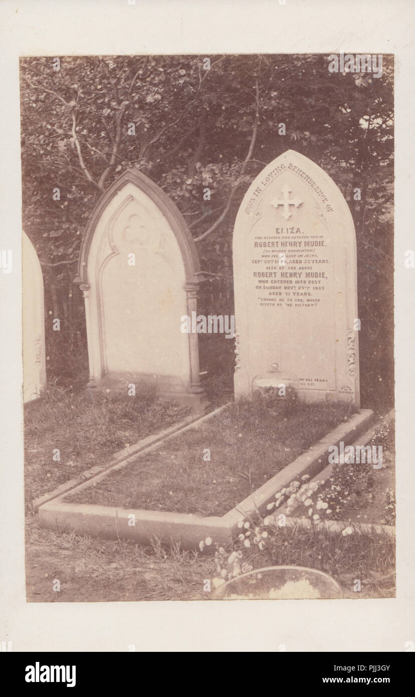 Victorian Cabinet Card Showing The British Grave of Eliza Mudie and Her Husband Robert Henry Mudie. Eliza Died in 1874 and Robert Died in 1887 Stock Photo