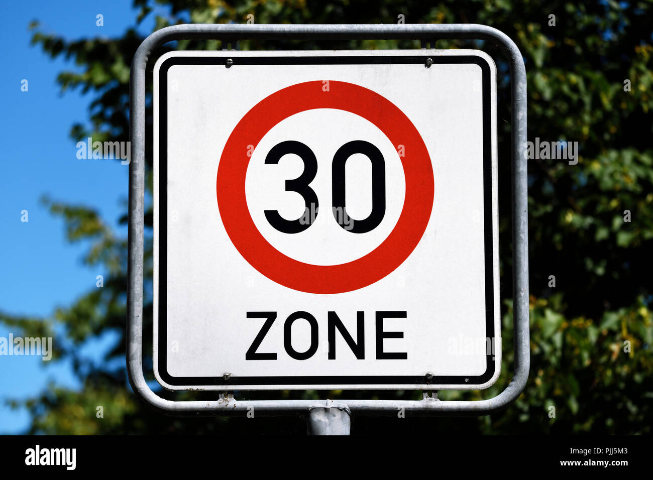 Sign tempo 30 Zone, Schild Tempo-30-Zone Stock Photo