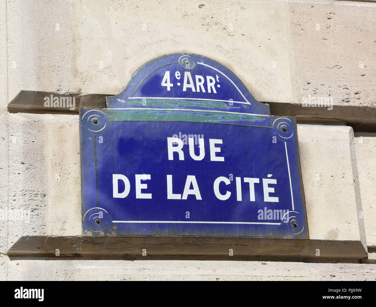 big signage with Text Rue de la Cite that means Road of the City in