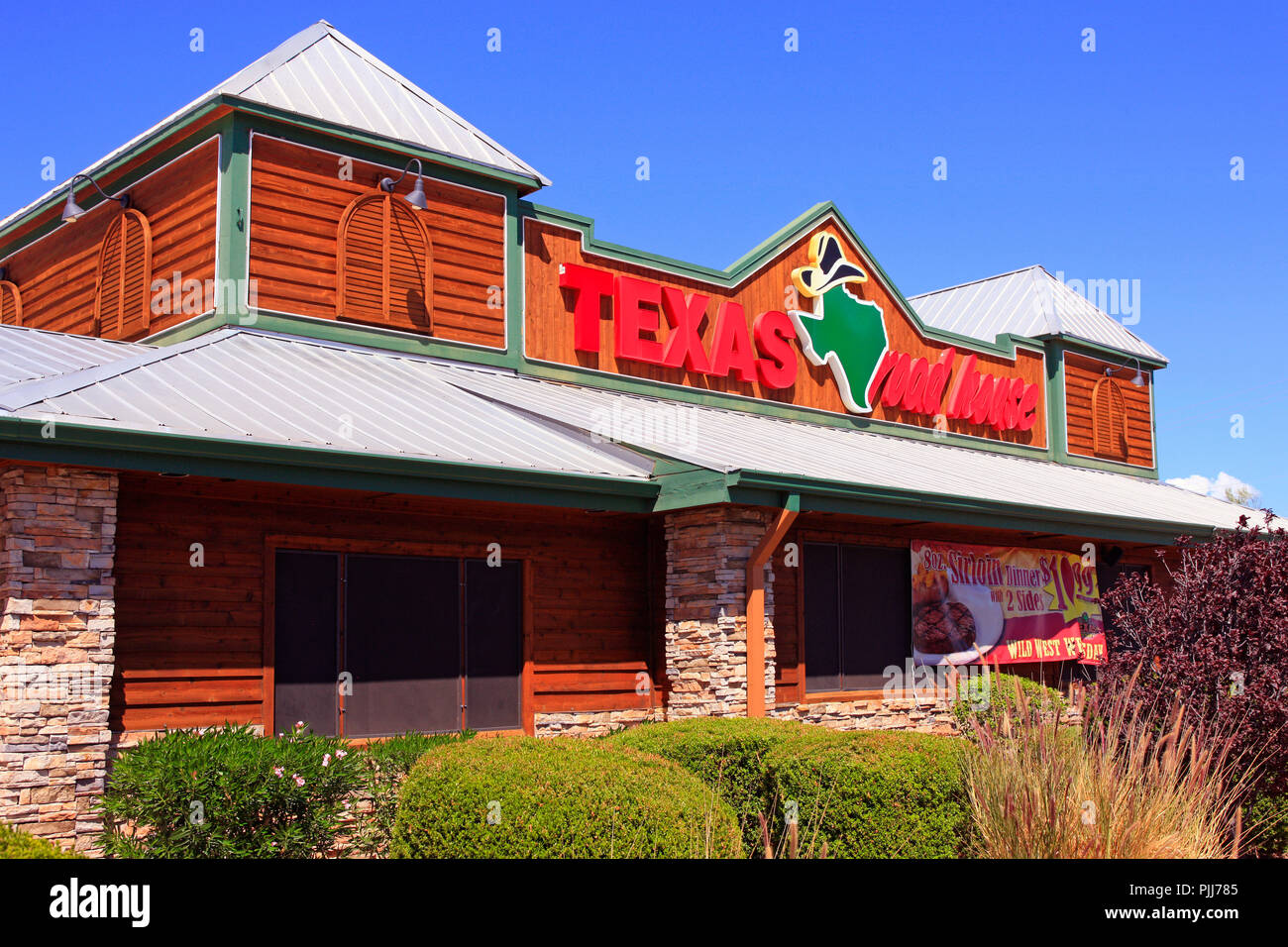 Texas Roadhouse steakhouse restaurant specializing in Steaks with a Western theme in Tucson, AZ Stock Photo