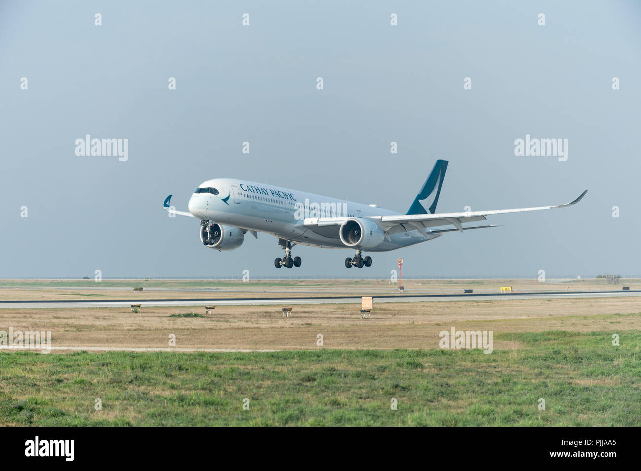 Cathay Pacific Airbus A350-941 landing on runway L8 at Vancouver International Airport. Stock Photo