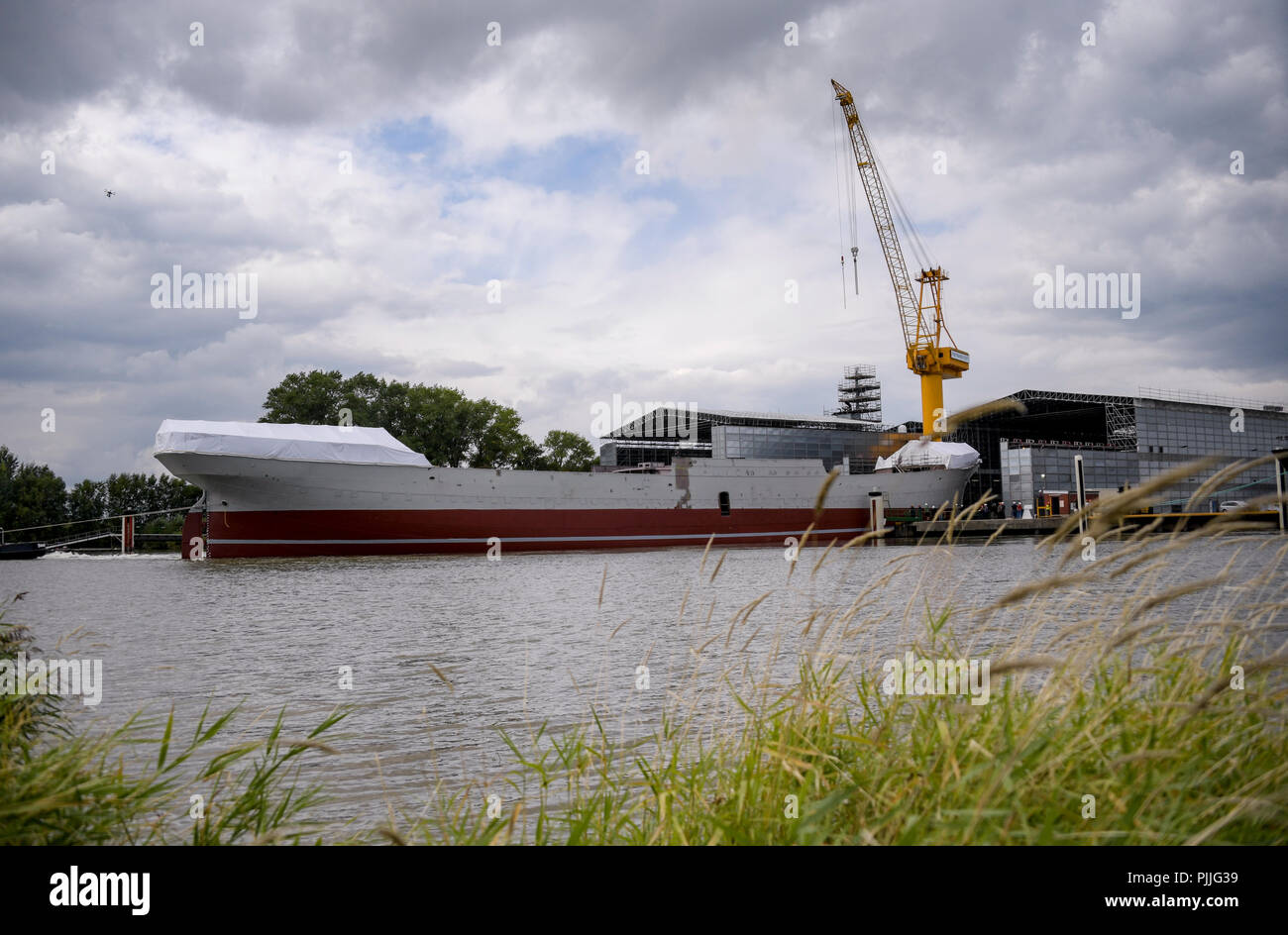 Wewelsfleth, Germany. 07th Sep, 2018. With the help of a tugboat, the historic four-masted barque 'Peking' is undocked from the Peters-Werft shipyard. The ship was transferred to Germany for restoration in July and August 2017 and is expected to have a berth in the Port of Hamburg in 2020. Credit: Axel Heimken/dpa/Alamy Live News Stock Photo