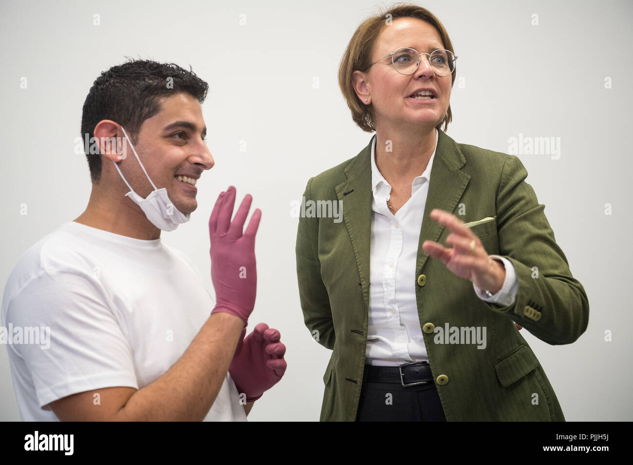 Berlin, Germany. 07th Sep, 2018. Annette Widmann-Mauz (CDU), Federal Government Commissioner for Integration, and the dentist Abdulhamaid Ahmad are talking. The Syrian from the city of Tartous has been in Germany for three years and plans to take the examination to become a dentist in Germany in five weeks. During a one-day trip through the capital, the politician accompanied by the press visited several stations dealing with the integration of refugees in business and school. Credit: Soeren Stache/dpa/Alamy Live News Stock Photo