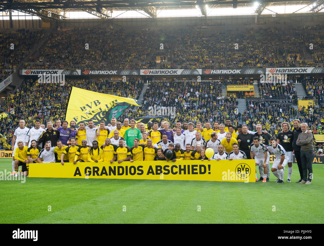 Dortmund, Germany. 07th Sep, 2018. Soccer: Roman Weidenfeller and both teams line up for a group photo before his farewell match. Credit: Bernd Thissen/dpa/Alamy Live News Stock Photo