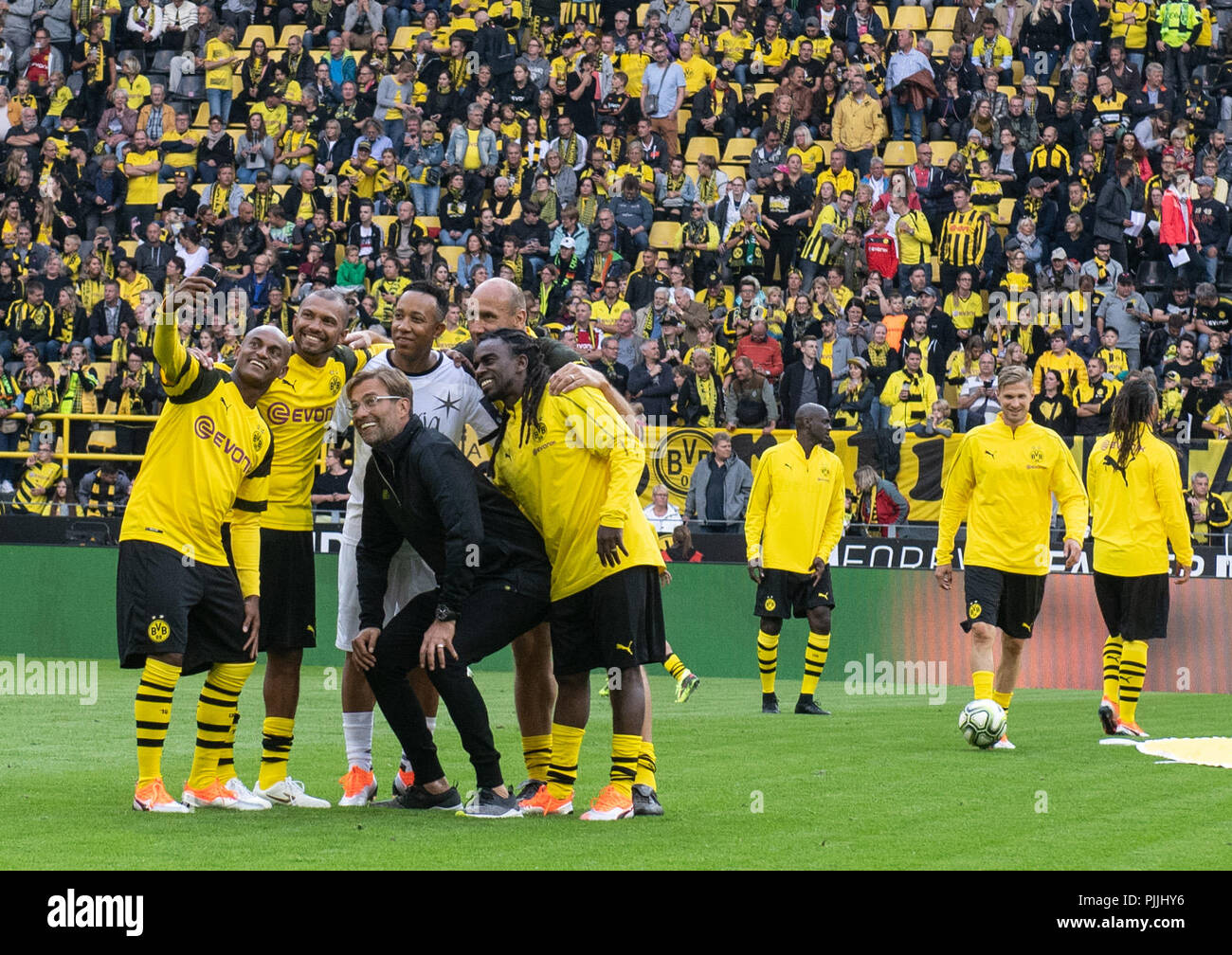 Dortmund, Germany. 07th Sep, 2018. Soccer: Farewell game for Roman Weidenfeller. Coach Juergen Klopp of the 'BVB Allstars' (C) is photographed by Ewerthon (L). Credit: Bernd Thissen/dpa/Alamy Live News Stock Photo