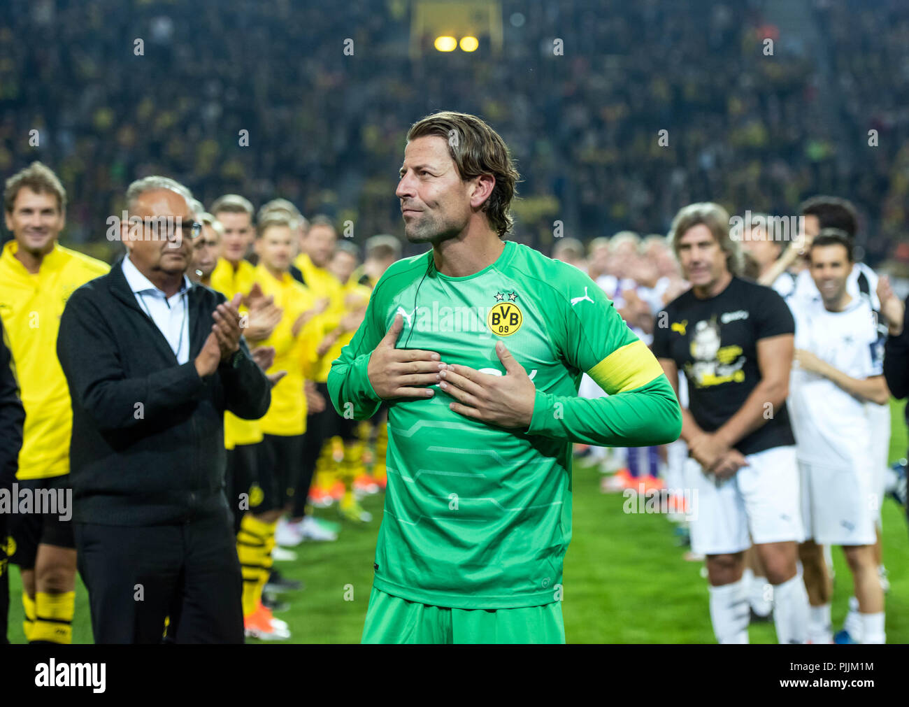 Dortmund, Germany. 07th Sep, 2018. Roman Weidenfeller's farewell match: Goalkeeper Roman Weidenfeller is celebrated by his team-mates after the game. Credit: Bernd Thissen/dpa/Alamy Live News Stock Photo