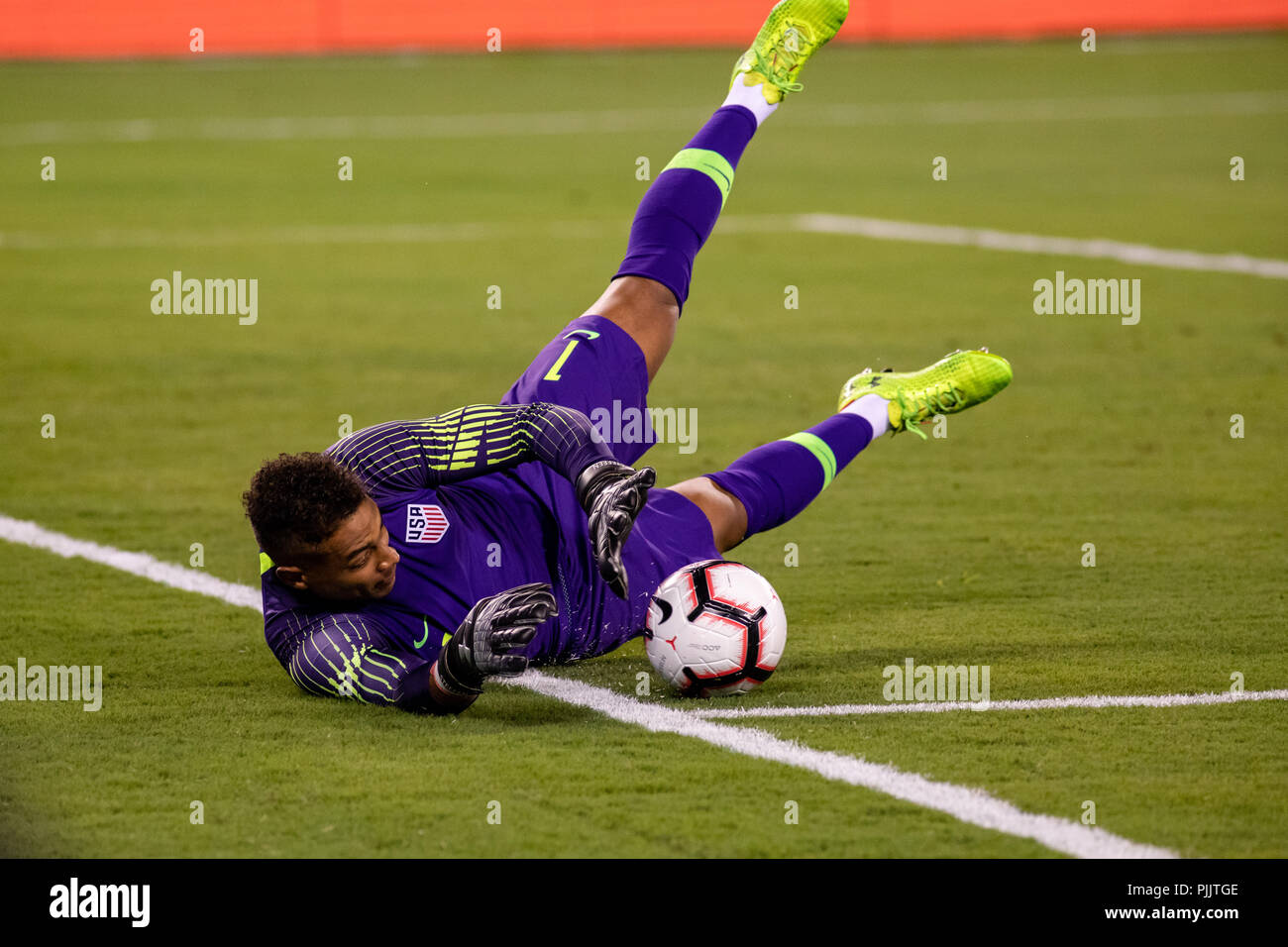 East Rutherford, NJ, USA. 7th Sept, 2018. Zack Steffen (1) dives to save a corner kick in the second half of USA international friendly against Brazil. © Ben Nichols/Alamy Live News Stock Photo