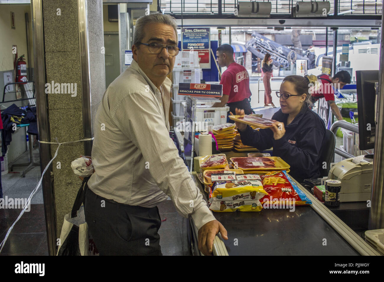 Buenos Aires, Federal Capital, Argentina. 7th Sep, 2018. The Ministry of Production and Labor announced on Thursday the renewal of the program ''Caring Prices'', with more than 550 products, while stressing that 127 foods and beverages are included in the basic basket, valid until January 6 2019. Credit: Roberto Almeida Aveledo/ZUMA Wire/Alamy Live News Stock Photo