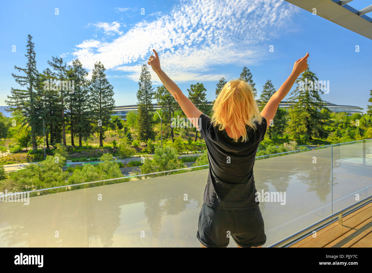 Cupertino CA United States August 12 2018 Tourist Woman Enjoy The View Of Apple Park With 