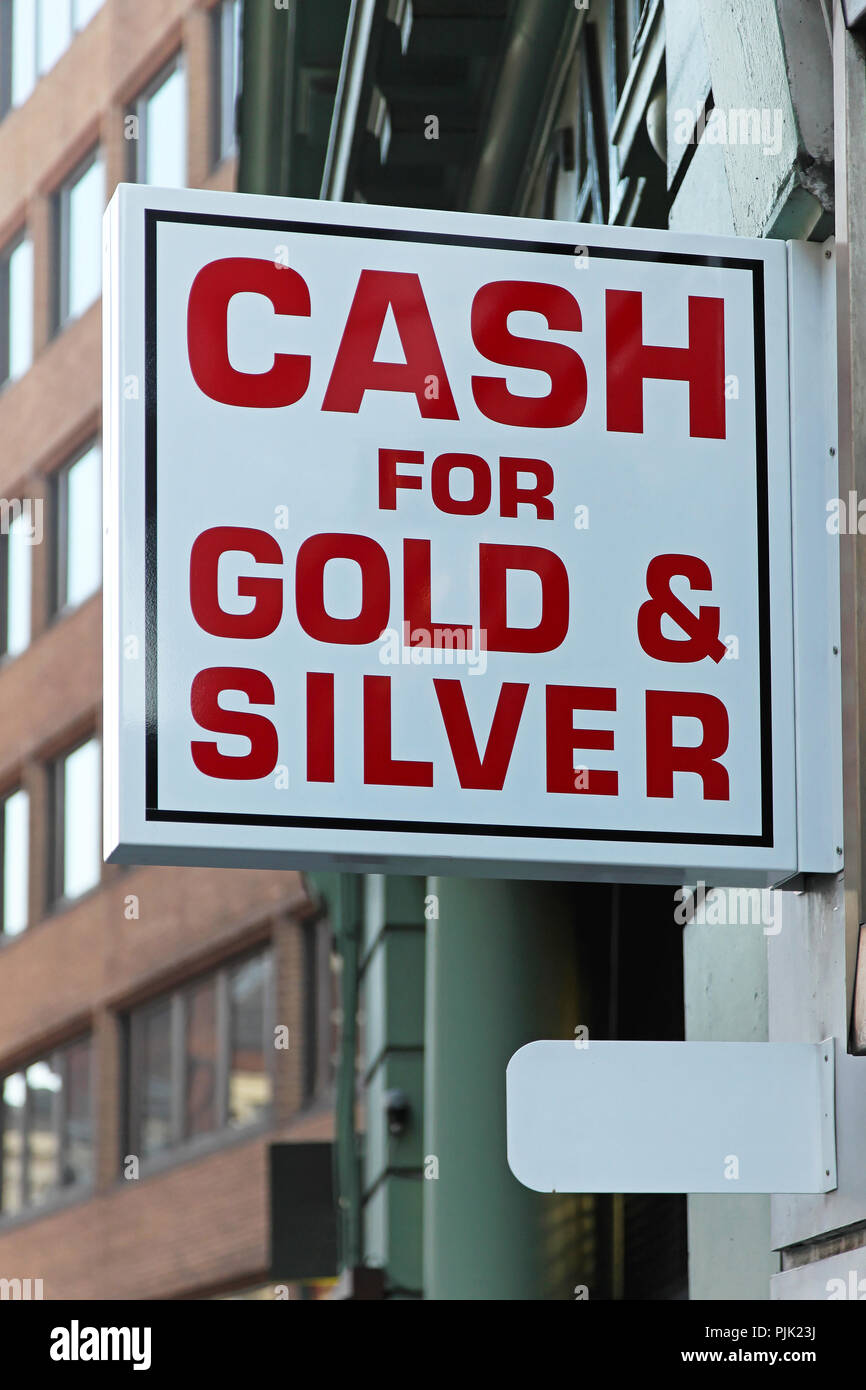 Gold and silver pawn shop hi-res stock photography and images - Alamy