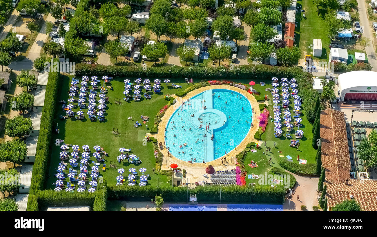 Aerial view, Camping La Quercia Lazise, ??swimming pool with sunbathing  area, sunshades, Lake Garda, Lago di Garda, Lazise, ??Northern Italy,  Veneto, Italy Stock Photo - Alamy