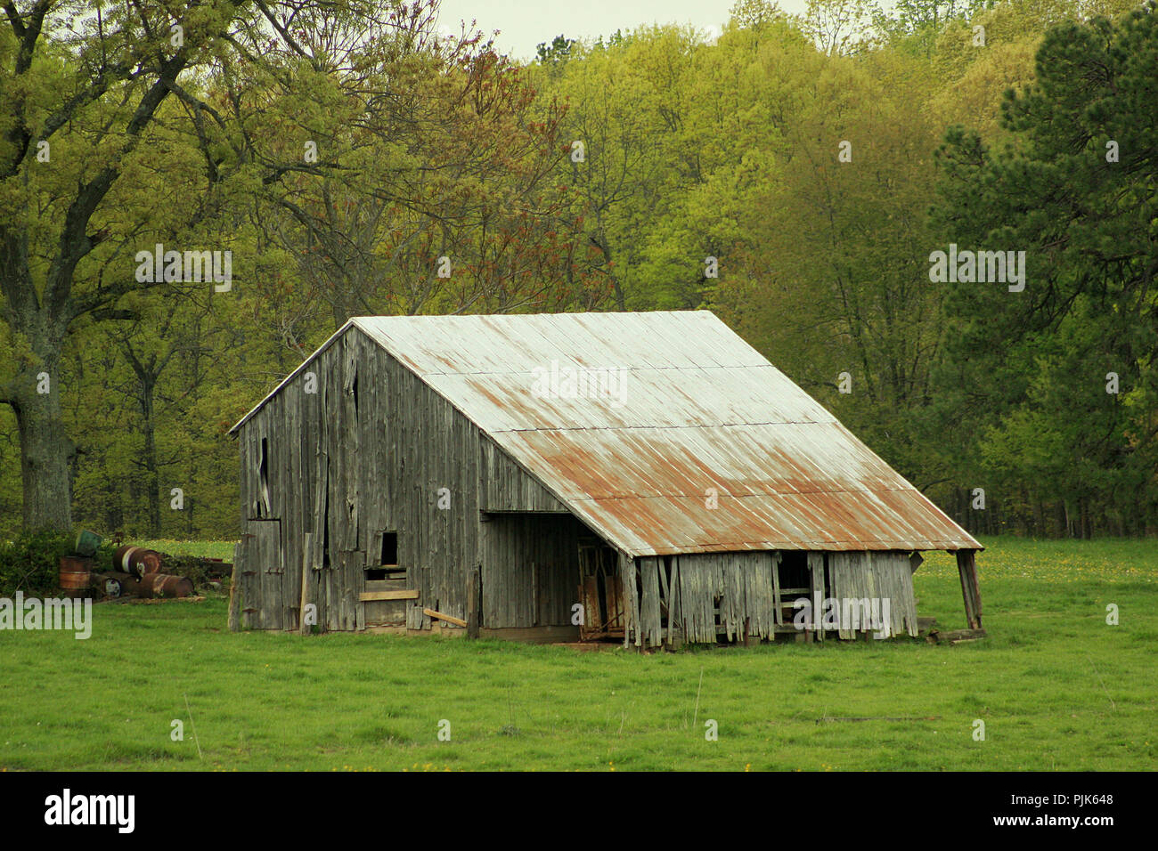 Old rural storage building hi-res stock photography and images - Alamy