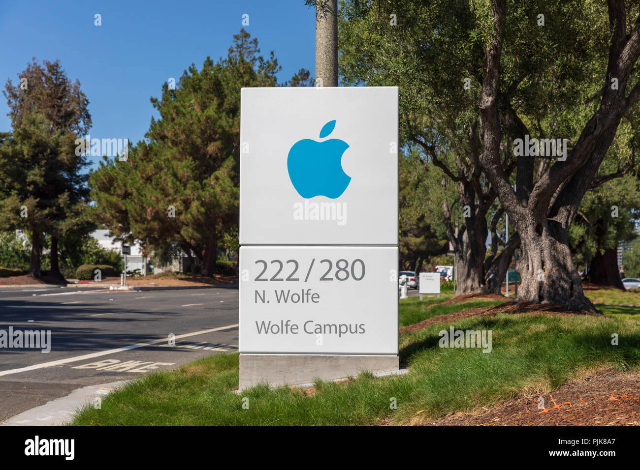 Apple's Wolfe Campus, sign on North Wolfe Road, Sunnyvale, California Stock Photo