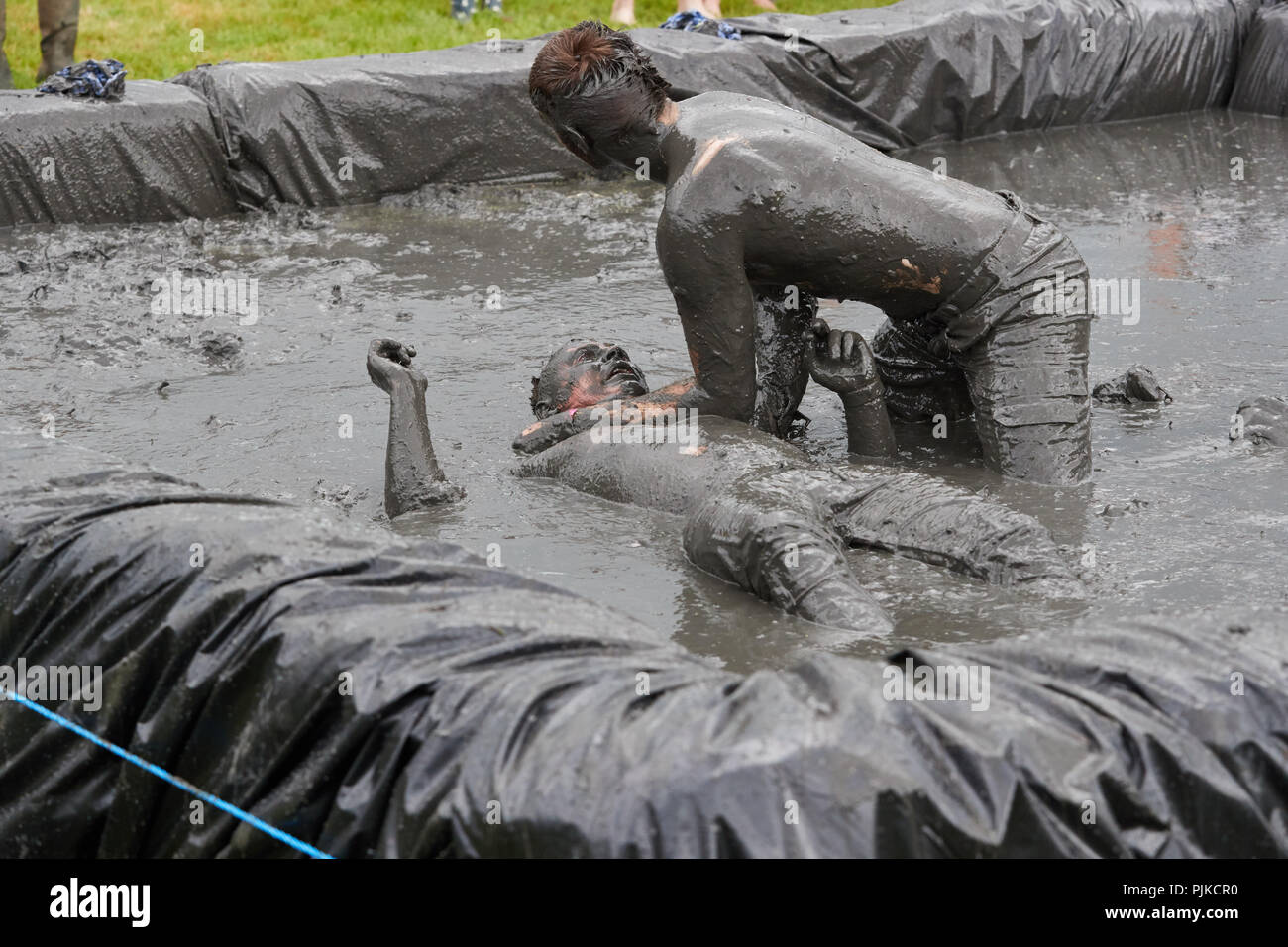 amature mud fights Amature mud fights