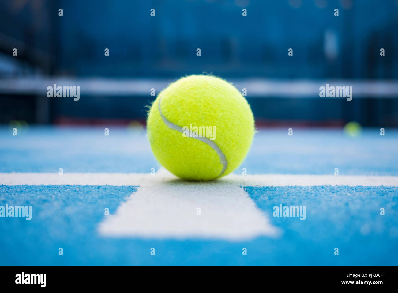 Yellow tennis balls hires stock photography and images Alamy