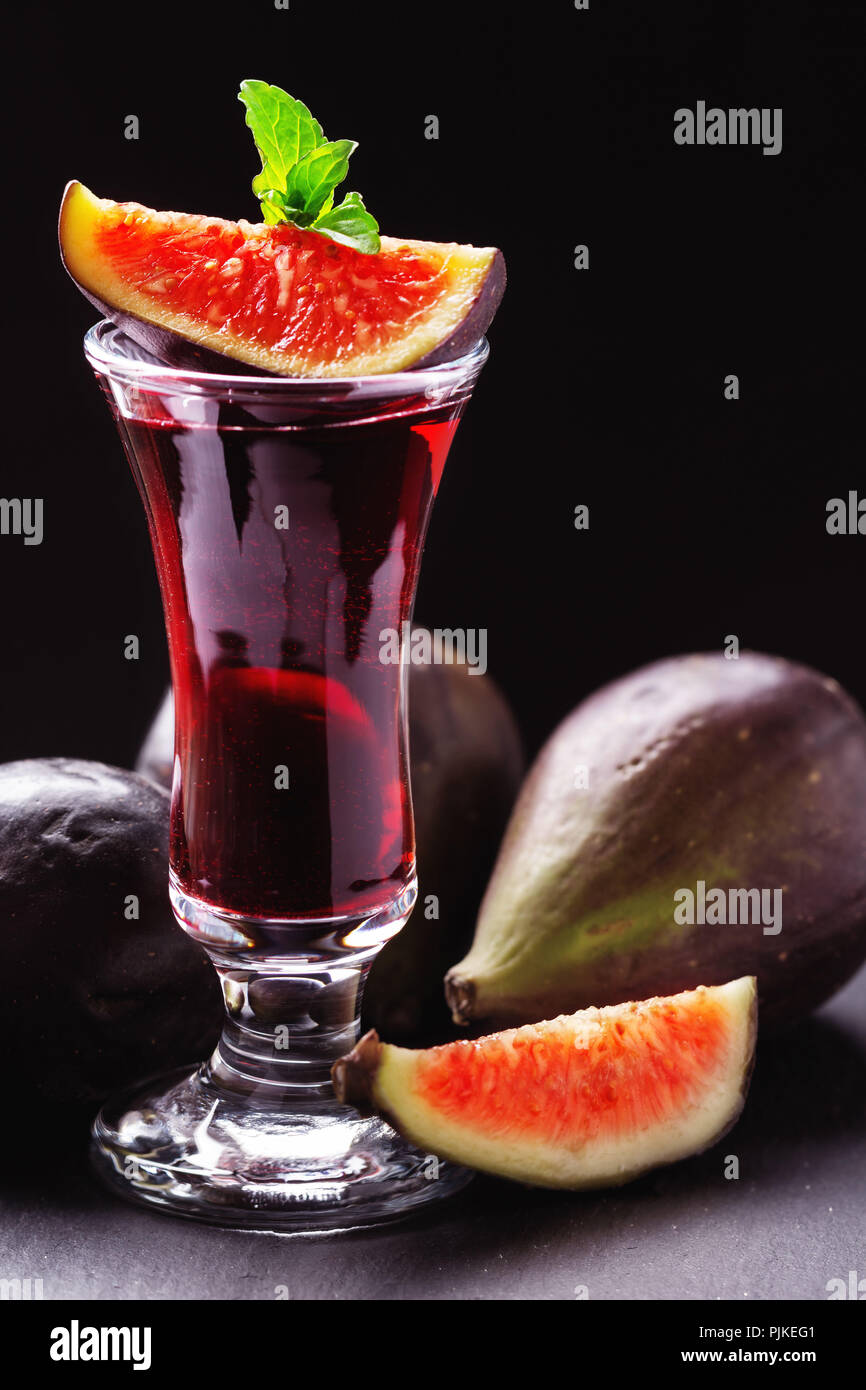 Fig liqueur, fig schnapps and fresh figs Stock Photo Alamy